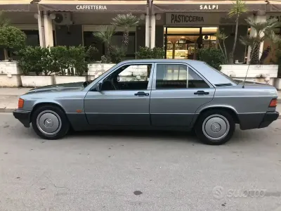 Usata Mercedes 190 105 CV (77 kW) 1993 Grigio Berlina
