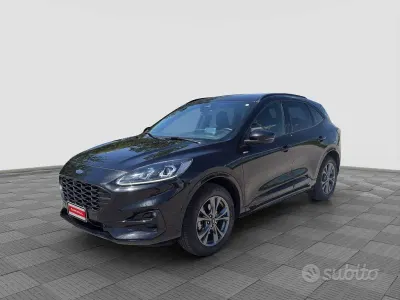 Usata Ford Kuga ST-Line 152 CV (111 kW) 2023 Agate black SUV