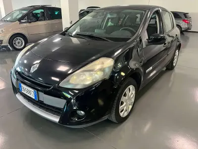 Usata Renault Clio III Dynamique 75 CV (55 kW) 2012 Other Berlina