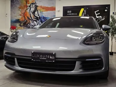 Usata Porsche Panamera 4 Sport Turismo 330 CV (242 kW) 2018 Argento dolomite metallizzato Berlina