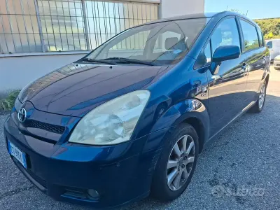 Usata Toyota Corolla Verso 129 CV (94 kW) 2005 Blu/azzurro Monovolume