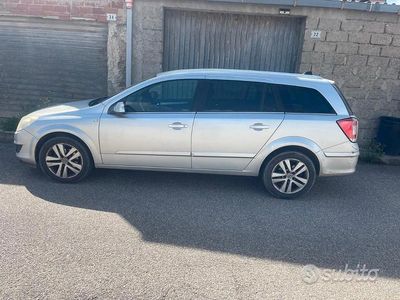 Begagnad Opel Astra 101 HK (74 kW) 2008 Grå Kombi