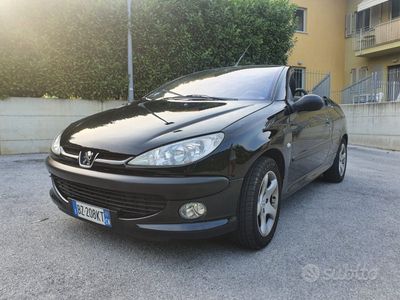 Gebraucht Peugeot 206 CC 108 PS (79 kW) 2002 Schwarz Cabrio