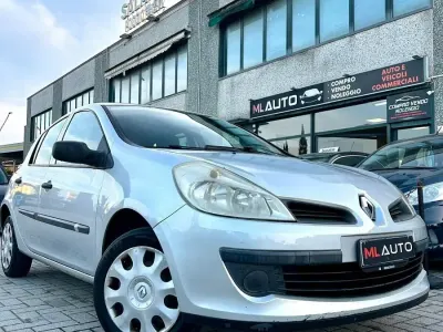 Usata Renault Clio II Dynamique 75 CV (55 kW) 2008 Grigio Berlina