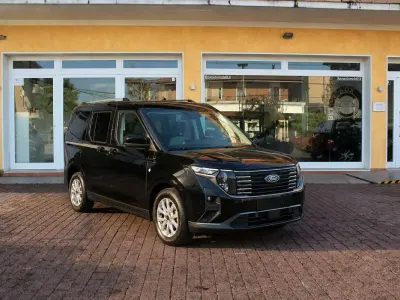 Usata Ford Tourneo Courier Titanium 125 CV (91 kW) 2025 Nero Monovolume