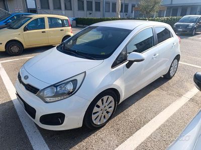 Usata Kia Rio 90 CV (66 kW) 2012 Bianco Berlina