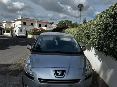 Gebraucht Peugeot 5008 115 PS (84 kW) 2013 Grau Van / Kleinbus