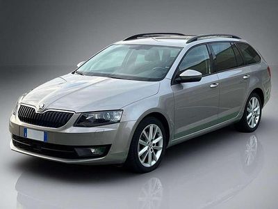 Grigio Usata 2016 Skoda Octavia G-TEC Executive Station wagon | 10.400 € (Buon prezzo)