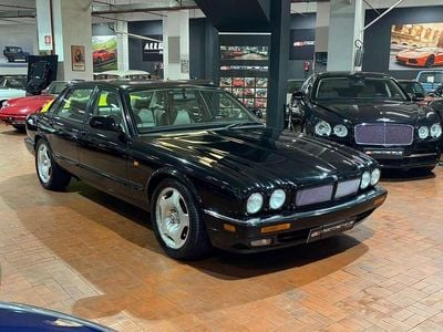 Usata Jaguar XJR 325 CV (239 kW) 1995 Nero Berlina