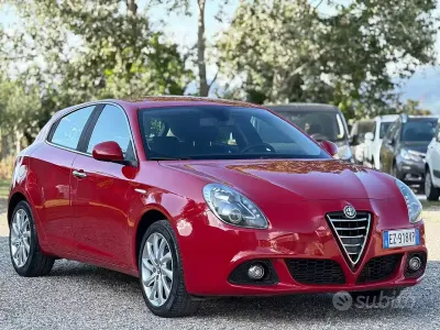 Usata Alfa Romeo Giulietta Distinctive 120 CV (88 kW) 2015 Rosso Utilitaria
