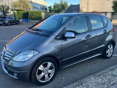 Usata Mercedes A180 109 CV (80 kW) 2012 Grigio Berlina