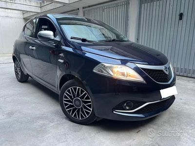 Usata Lancia Ypsilon 95 CV (69 kW) 2016 Blu Utilitaria