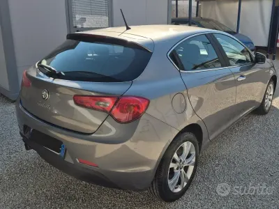 Usata Alfa Romeo Giulietta 105 CV (77 kW) 2011 Grigio Utilitaria