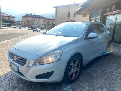 Usata Volvo V60 Kinetic 163 CV (119 kW) 2012 Argento Station wagon