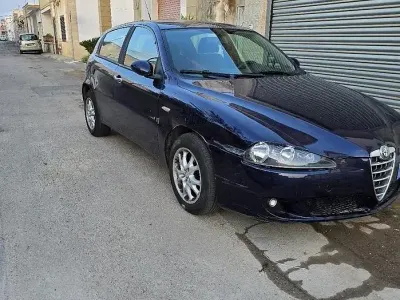 Usata Alfa Romeo 147 120 CV (88 kW) 2006 Blu Utilitaria