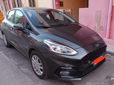 Begagnad Ford Fiesta 2021 Grå Sedan