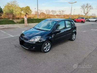 Usata Ford Fiesta 75 CV (55 kW) 2008 Nero Utilitaria