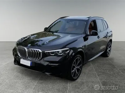 Usata BMW X5 M Sport 340 CV (250 kW) 2022 Black sapphire metallizzato SUV