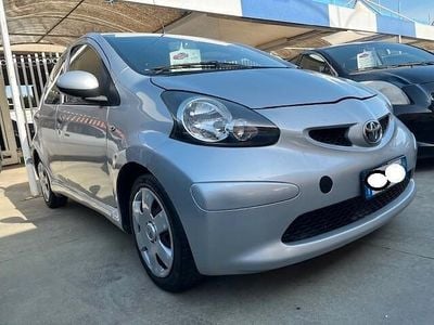 Usata Toyota Aygo 67 CV (49 kW) 2006 Grigio Utilitaria