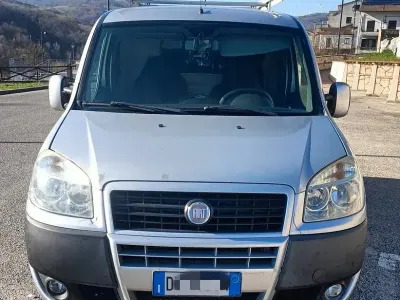 Usata Fiat Doblò 120 CV (88 kW) 2009 Grigio Monovolume