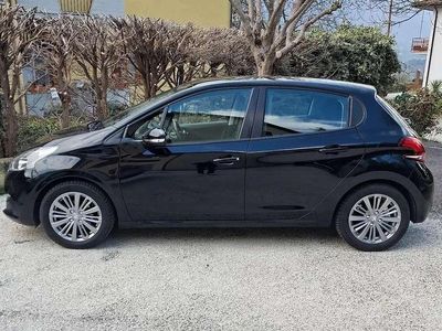 Usata Peugeot 208 Active 82 CV (60 kW) 2017 Nero Utilitaria