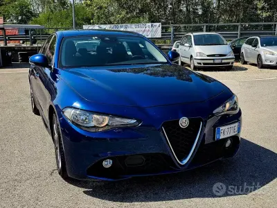 Usata Alfa Romeo Giulia 150 CV (110 kW) 2017 Bluazzurro Berlina