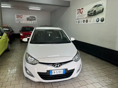 Usata Hyundai i20 90 CV (66 kW) 2012 Bianco Utilitaria