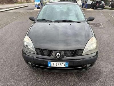 Usata Renault Clio II Privilege 75 CV (55 kW) 2005 Nero Berlina