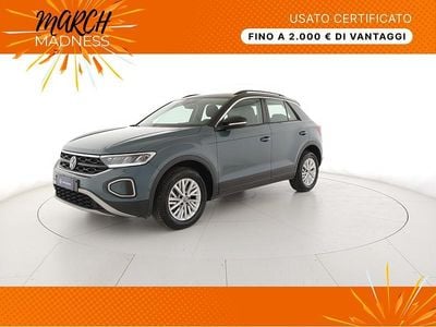 Usata VW T-Roc Life 110 CV (80 kW) 2022 Petroleum blue metallizzato/nero SUV