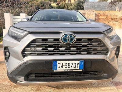 Usata Toyota RAV4 Lounge 222 CV (163 kW) 2024 Grigio SUV