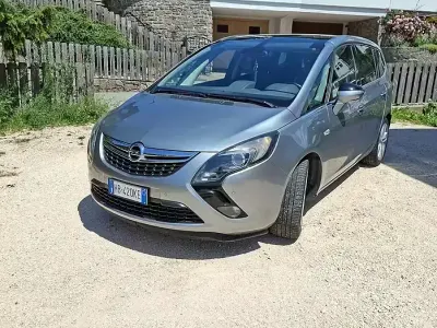 Usata Opel Zafira Tourer 131 CV (96 kW) 2011 Grigio Monovolume