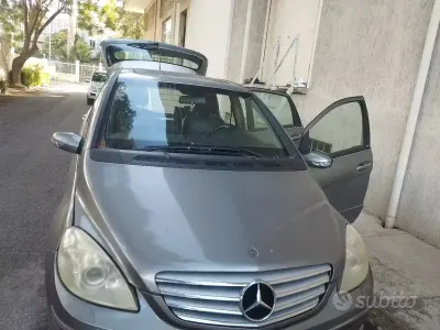 Usata Mercedes B200 136 CV (100 kW) 2007 Grigio Monovolume