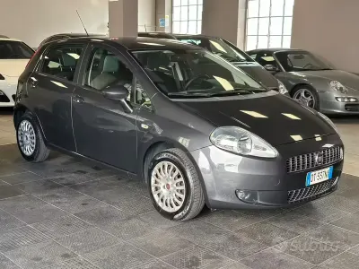 Usata Fiat Grande Punto Dynamic 77 CV (56 kW) 2009 Grigio Utilitaria