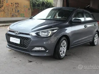 Usata Hyundai i20 Blackline 75 CV (55 kW) 2017 Grigio Berlina