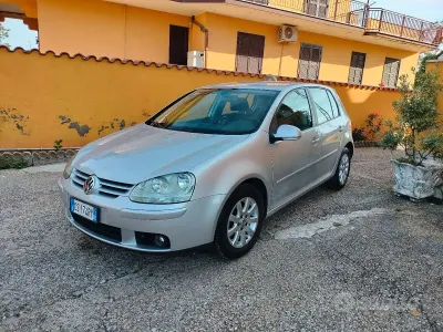 Usata VW Golf V 115 CV (84 kW) 2004 Grigio Utilitaria