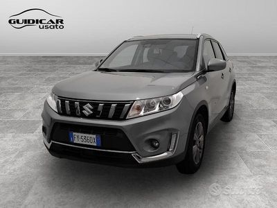 Grigio metallizzato chiaro Usata 2019 Suzuki Vitara Cool SUV | 16.400 € (Cara)