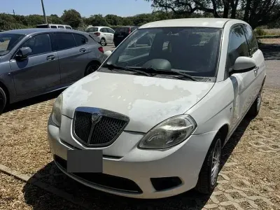 Usata Lancia Ypsilon 69 CV (50 kW) 2011 Bianco Utilitaria