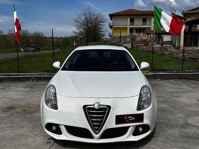 Usata Alfa Romeo Giulietta Distinctive 140 CV (102 kW) 2011 Bianco Utilitaria