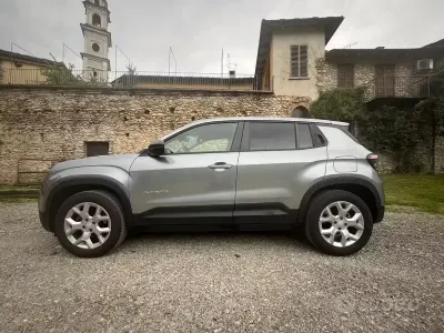 Käytetty Jeep Avenger 101 HP (74 kW) 2023 Harmaa Katumaasturi