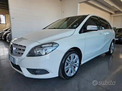 Usata Mercedes B180 109 CV (80 kW) 2013 Bianco Utilitaria