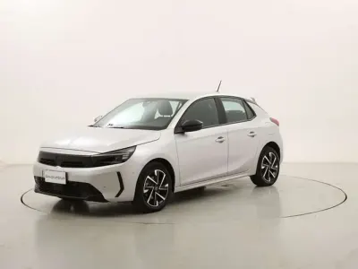 Usata Opel Corsa 101 CV (74 kW) 2025 Argento Utilitaria