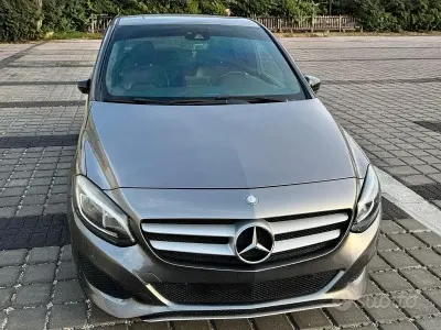 Usata Mercedes B180 Executive 109 CV (80 kW) 2015 Grigio Monovolume