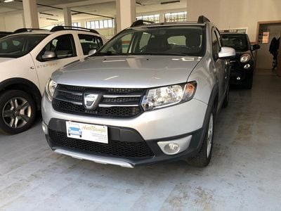 Usata Dacia Sandero Stepway 90 CV (66 kW) 2014 Argento Berlina