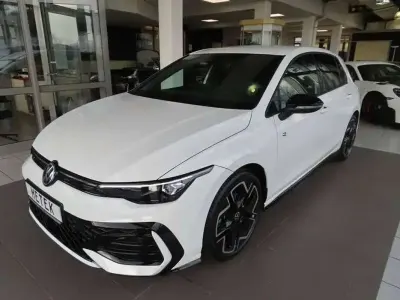 Usata VW Golf VIII R-line 150 CV (110 kW) 2025 Bianco Berlina