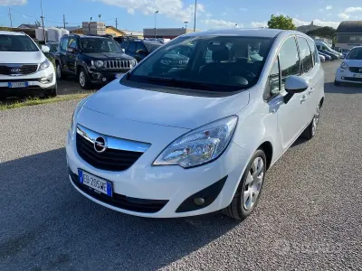Begagnad Opel Meriva 101 HK (74 kW) 2011 Vit Minibuss