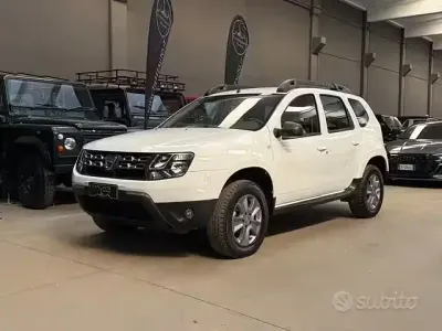Usata Dacia Duster Lauréate 114 CV (83 kW) 2015 Bianco pastello SUV