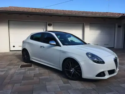 Usata Alfa Romeo Giulietta 140 CV (102 kW) 2012 Bianco Utilitaria