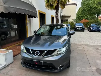 Używany Nissan Qashqai Acenta 116 KM (85 kW) 2015 Szary SUV
