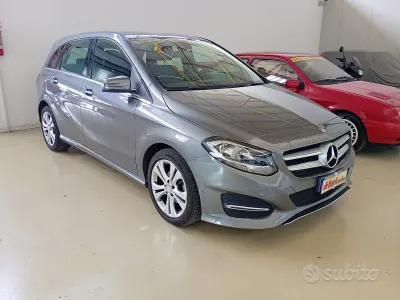Usata Mercedes B180 109 CV (80 kW) 2017 Grigio Utilitaria