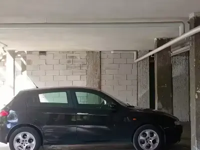Begagnad Alfa Romeo 147 105 HK (77 kW) 2002 Svart Halvkombi